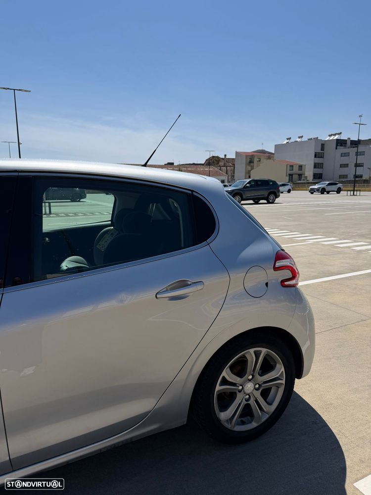 Peugeot 208 1.4 HDi Allure - 13
