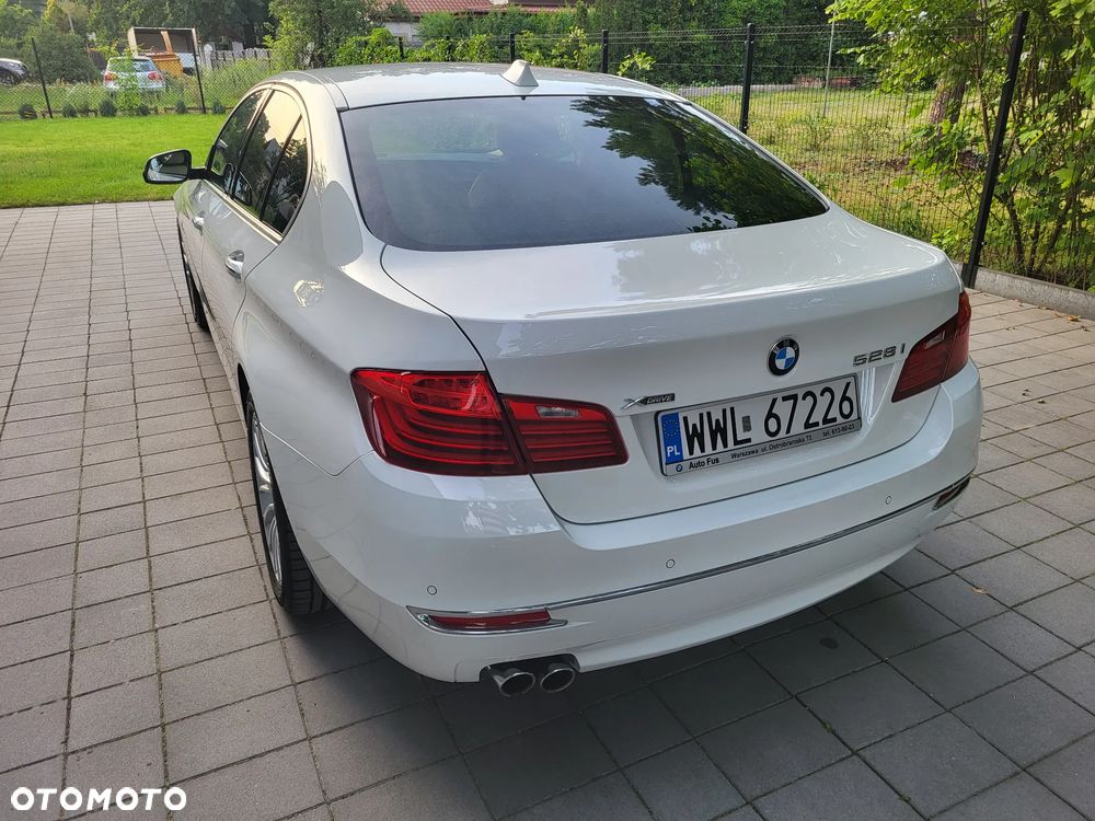 BMW Seria 5 528i xDrive Luxury Line - 4
