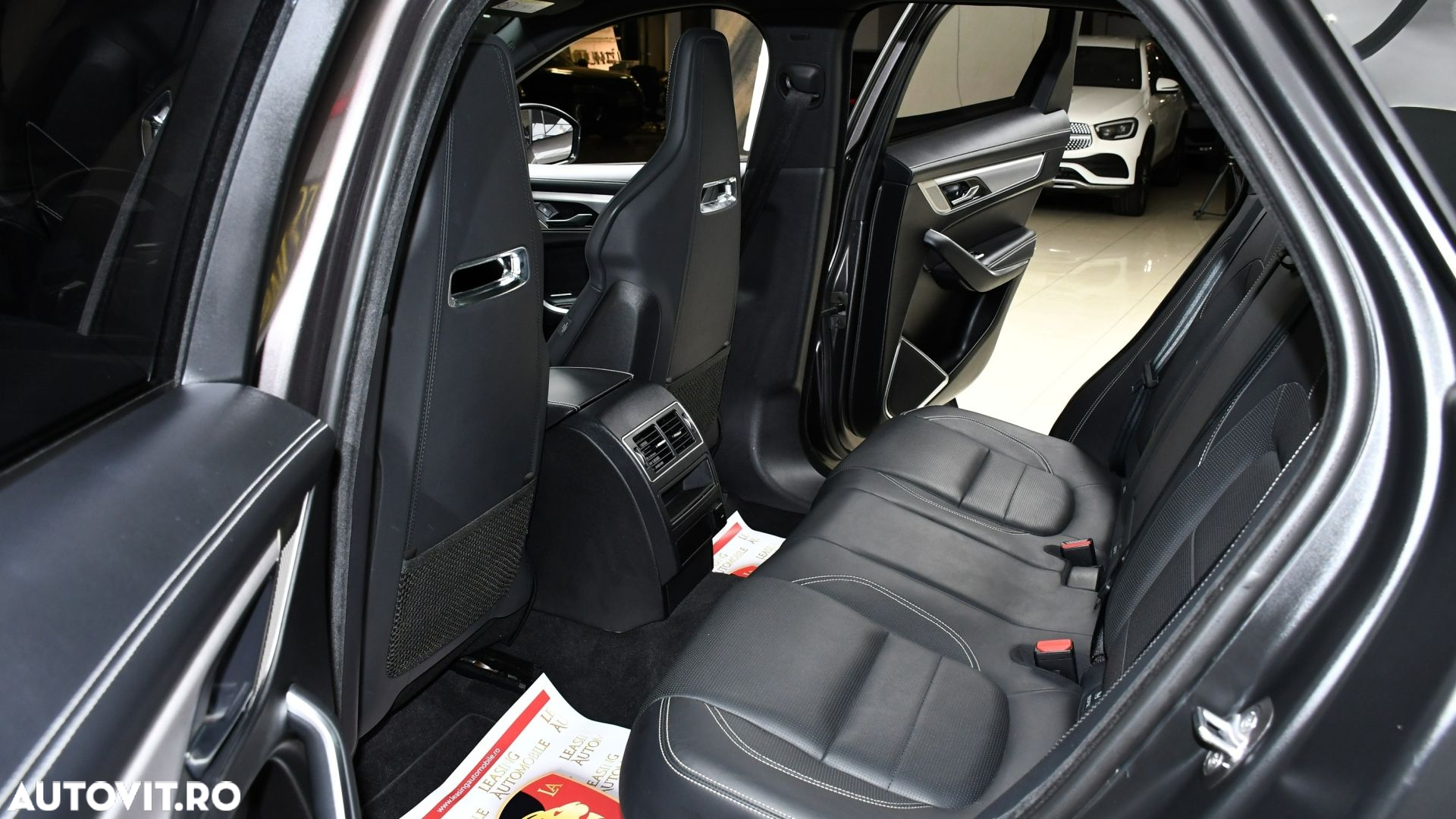 Jaguar F-Pace P400e AWD R-Dynamic SE - 13