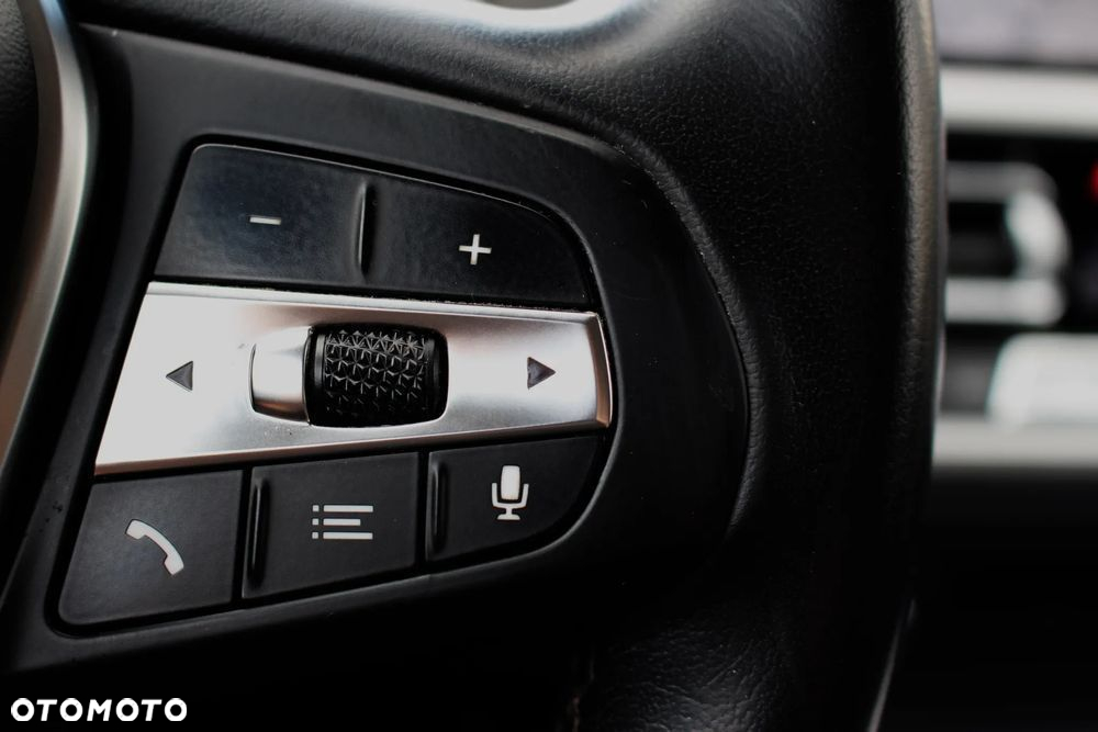 BMW Seria 3 318d Touring Advantage - 37