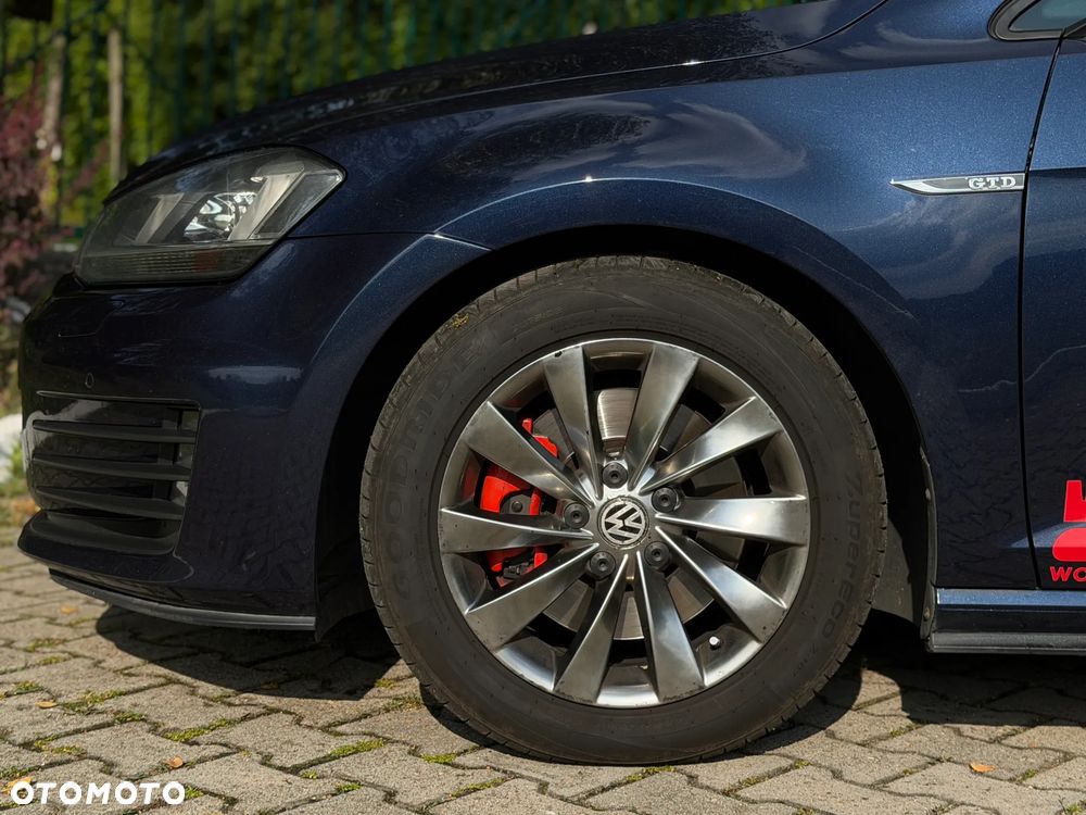 Volkswagen Golf - 10