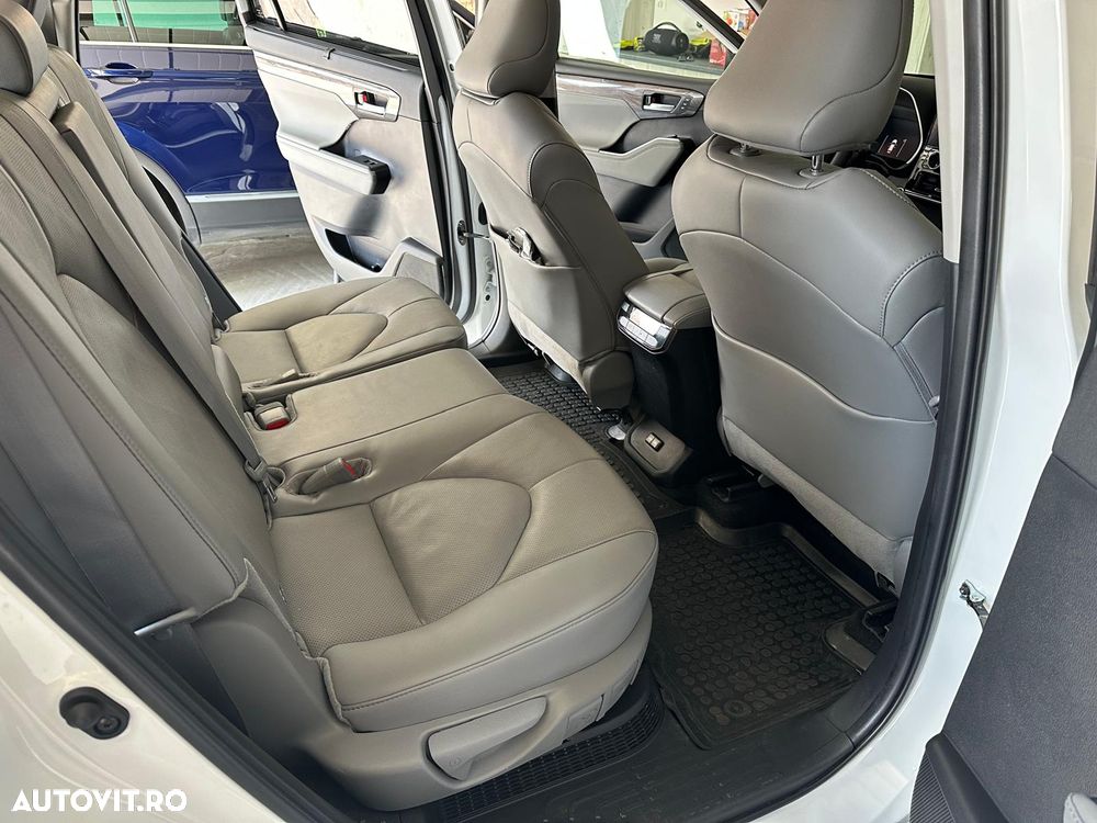 Toyota Highlander 2.5 L Dynamic Force 248CP Luxury Pearly - 25