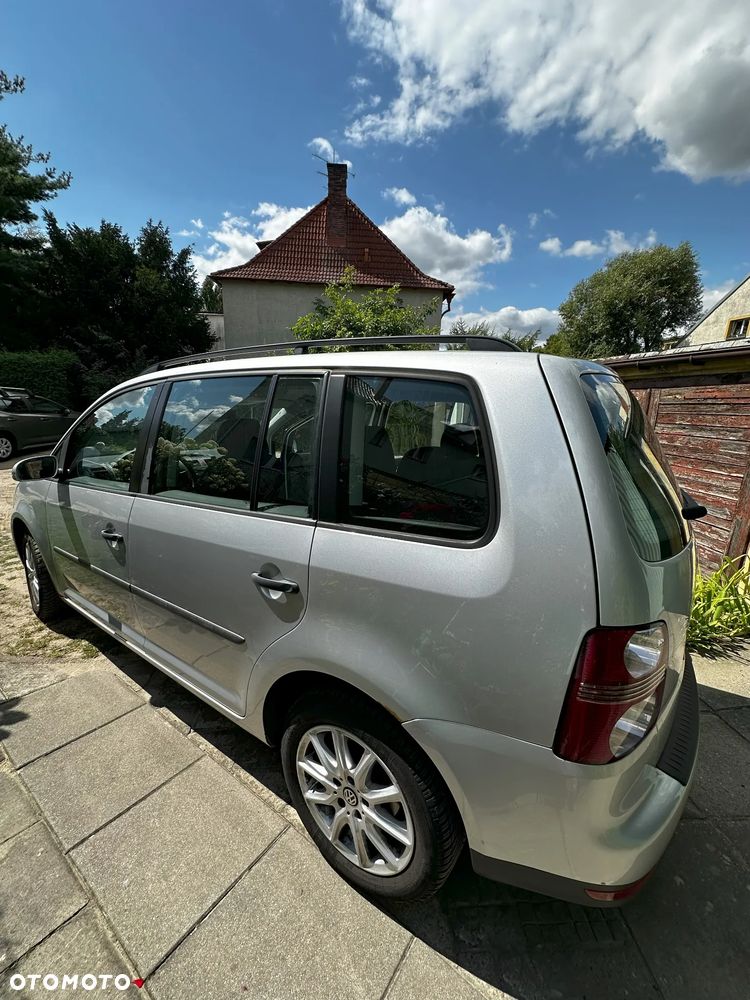 Volkswagen Touran 1.6 Conceptline - 2