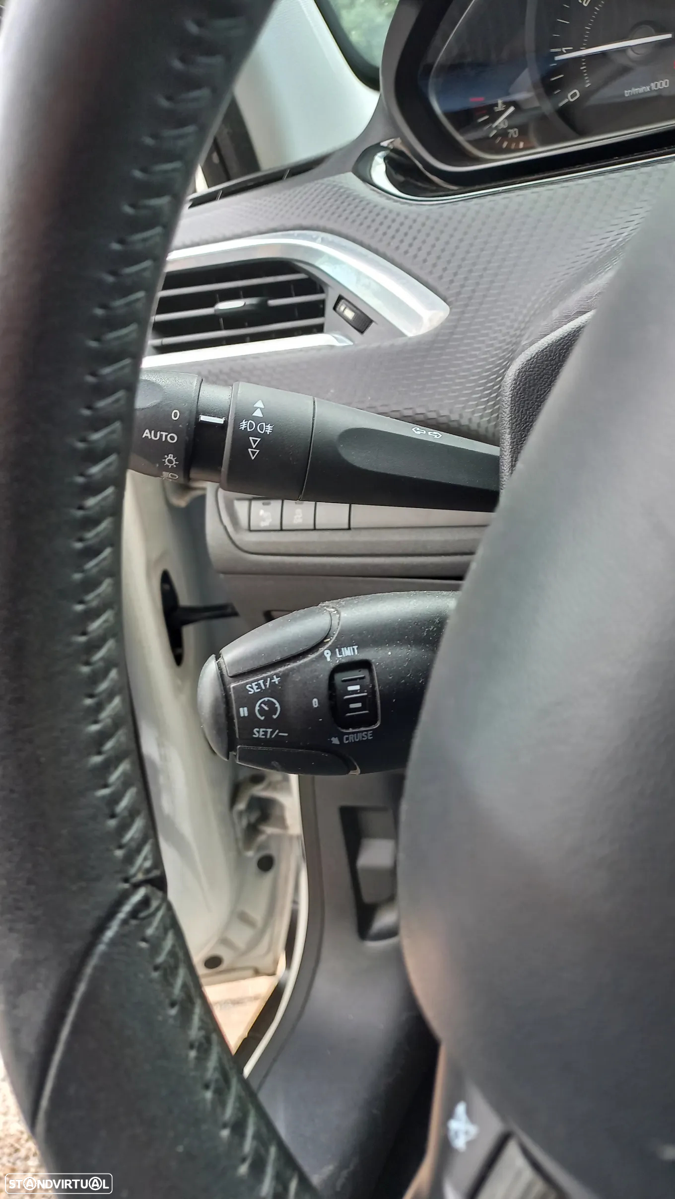 Peugeot 2008 1.2 PureTech Style - 12