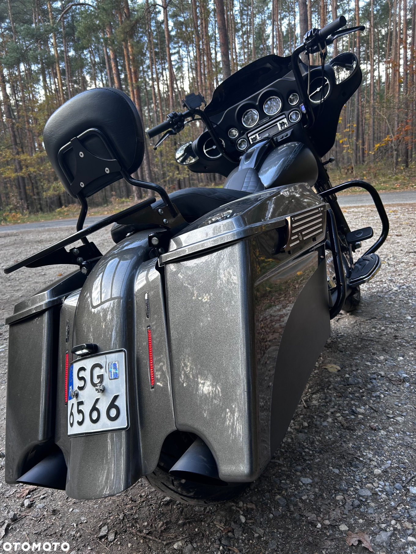 Harley-Davidson FLH Electra Glide - 2