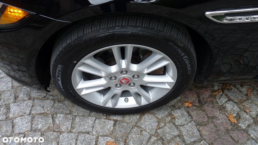 Jaguar XE 25t AWD Prestige - 18