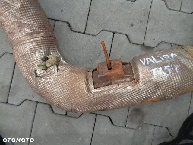 Kolanko tłumika Valtra T254 Versu - 4