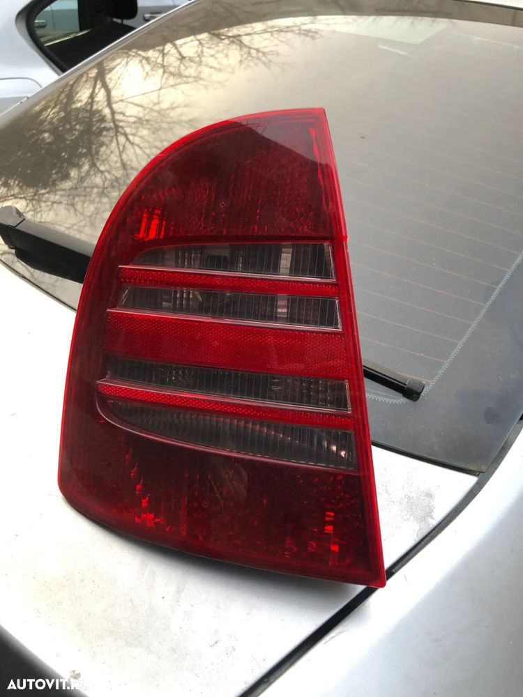 Stop stanga spate Skoda Superb 1 2004