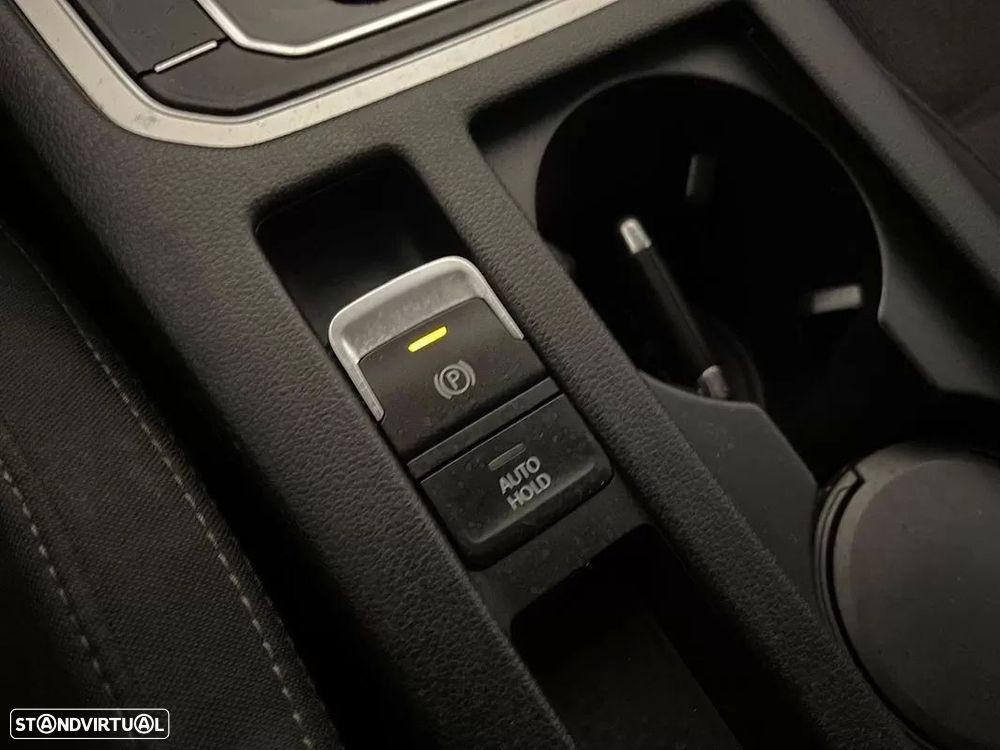 VW Passat Variant 2.0 TDI Elegance DSG - 27