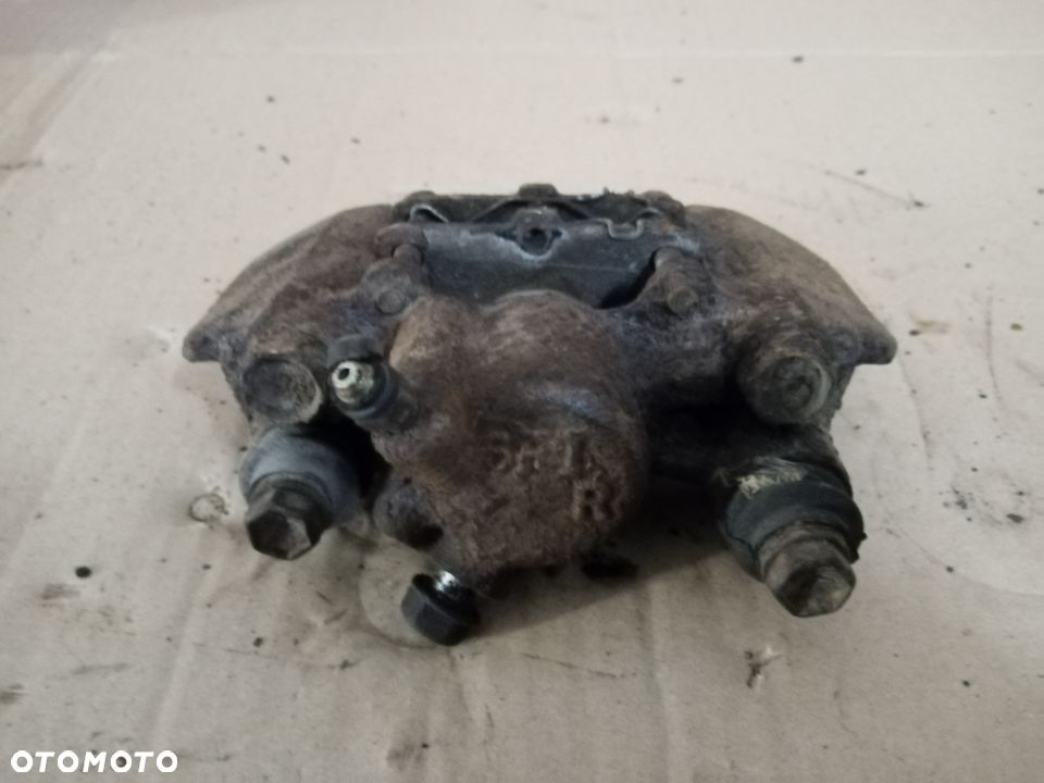 Zacisk hamulcowy prawy tył tylny Toyota Yaris I - 2