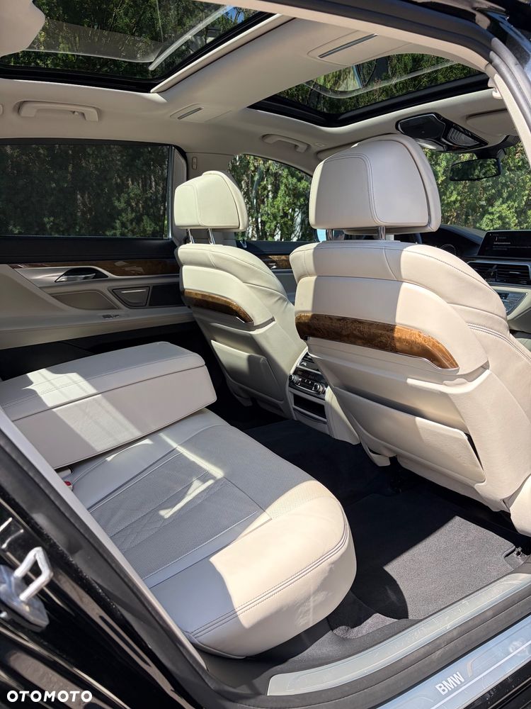 BMW Seria 7 740Li - 28