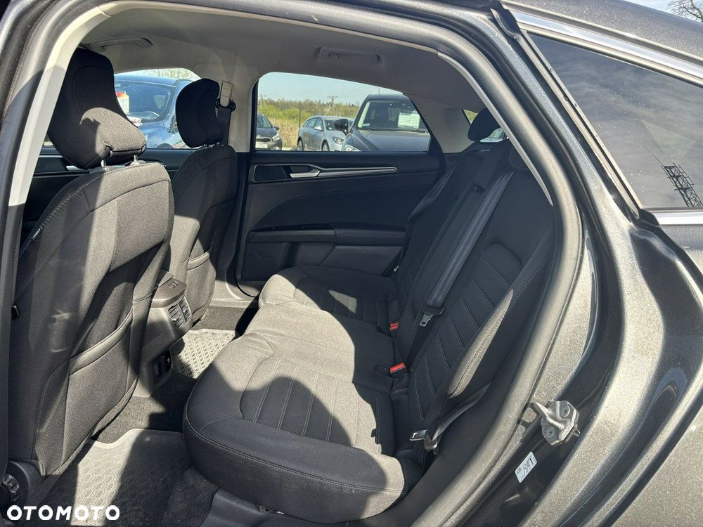 Ford Mondeo - 37