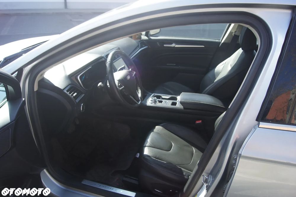 Ford Fusion - 17