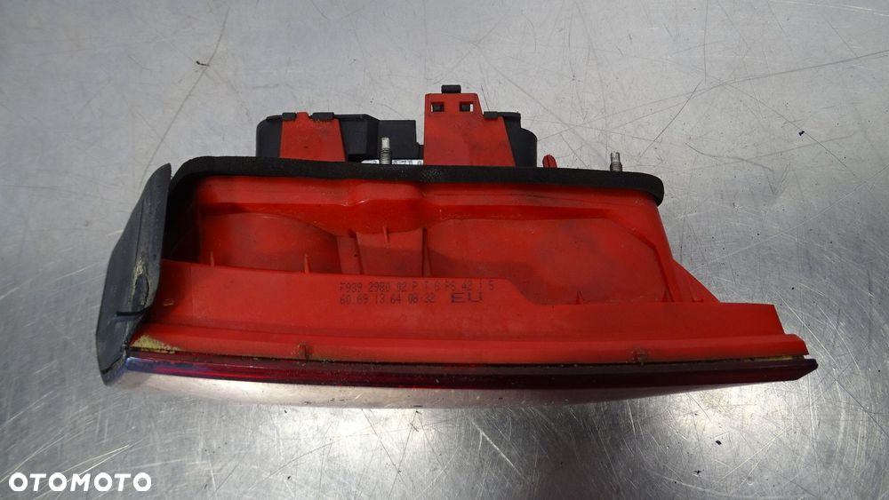 LAMPA PRAWA TYLNA W KLAPIE ALFA ROMEO 159 JTDM - 4