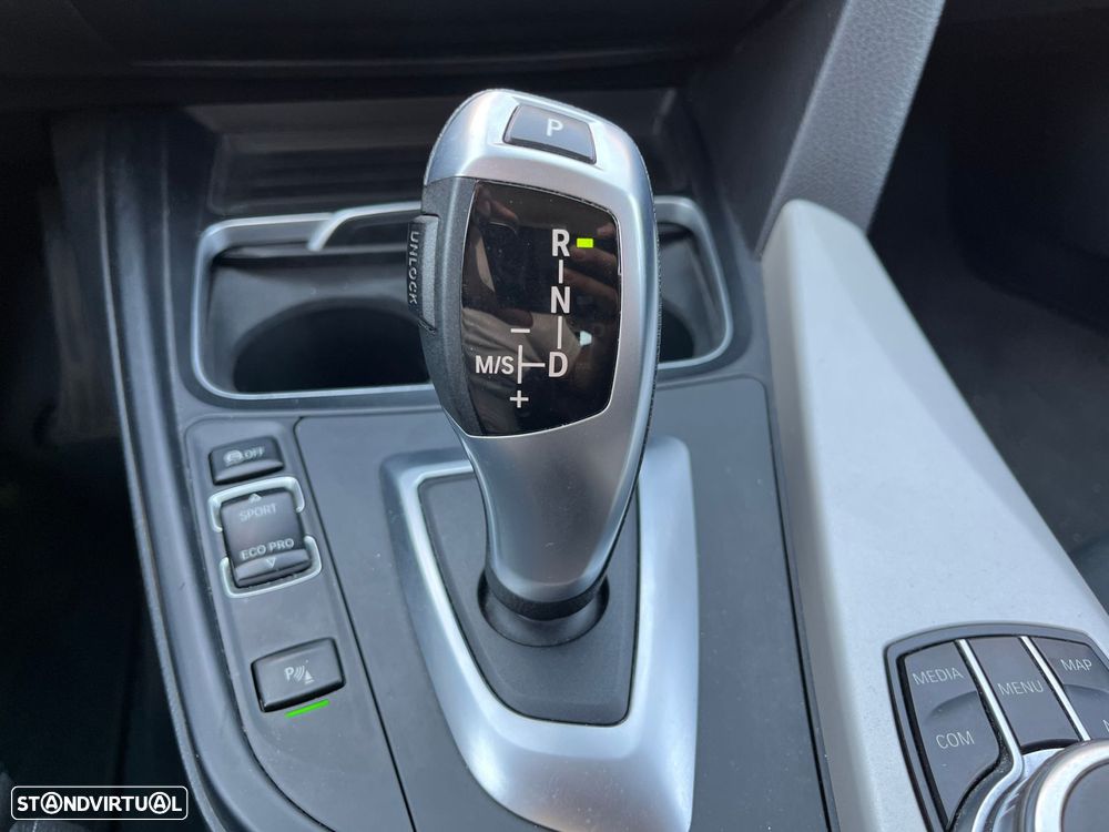 BMW 318 d Line Luxury Auto - 47