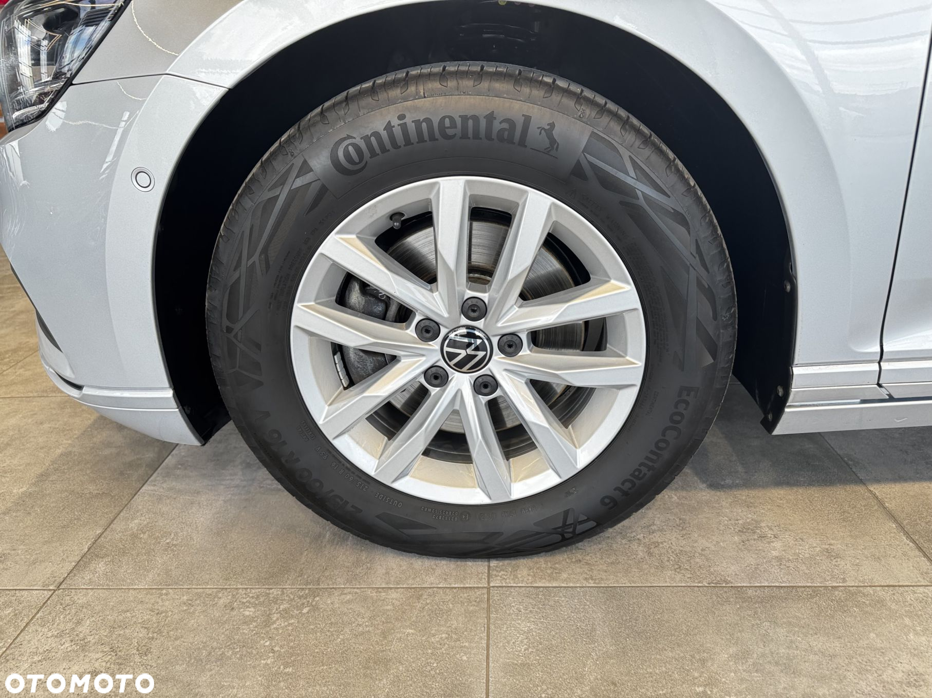 Volkswagen Passat - 16