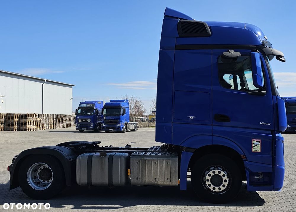 Mercedes-Benz Actros - 2