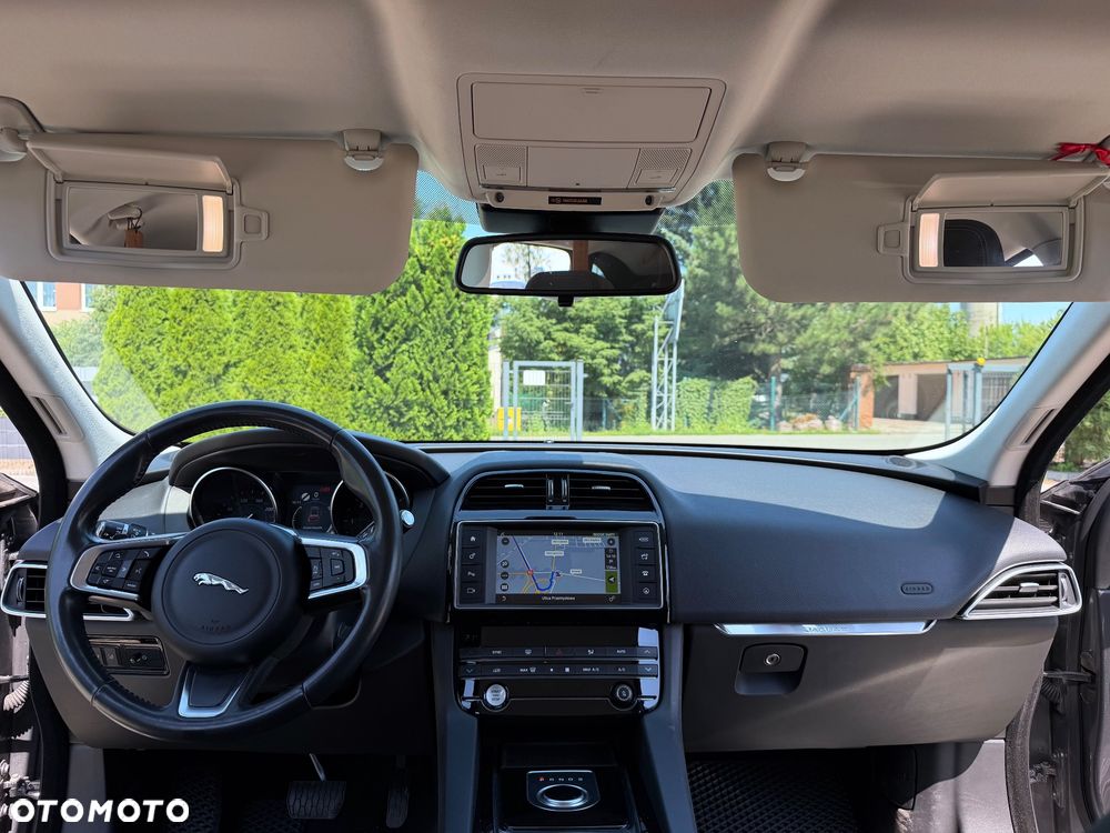 Jaguar F-Pace 20d AWD Prestige - 16