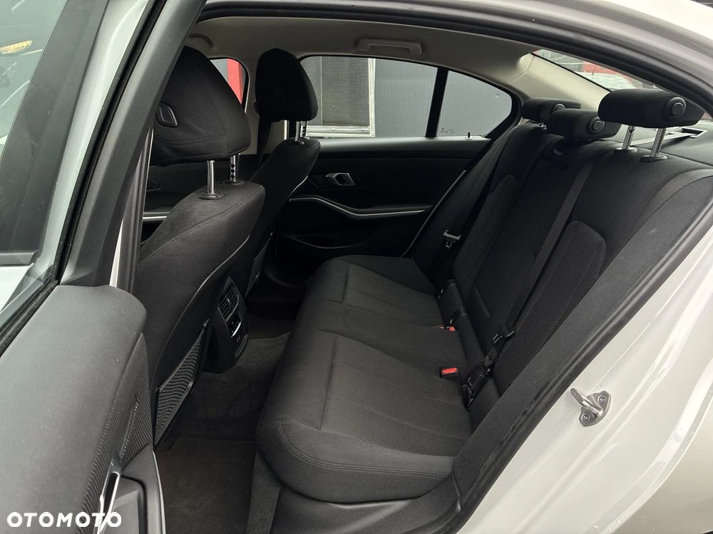 BMW Seria 3 318i Advantage - 27