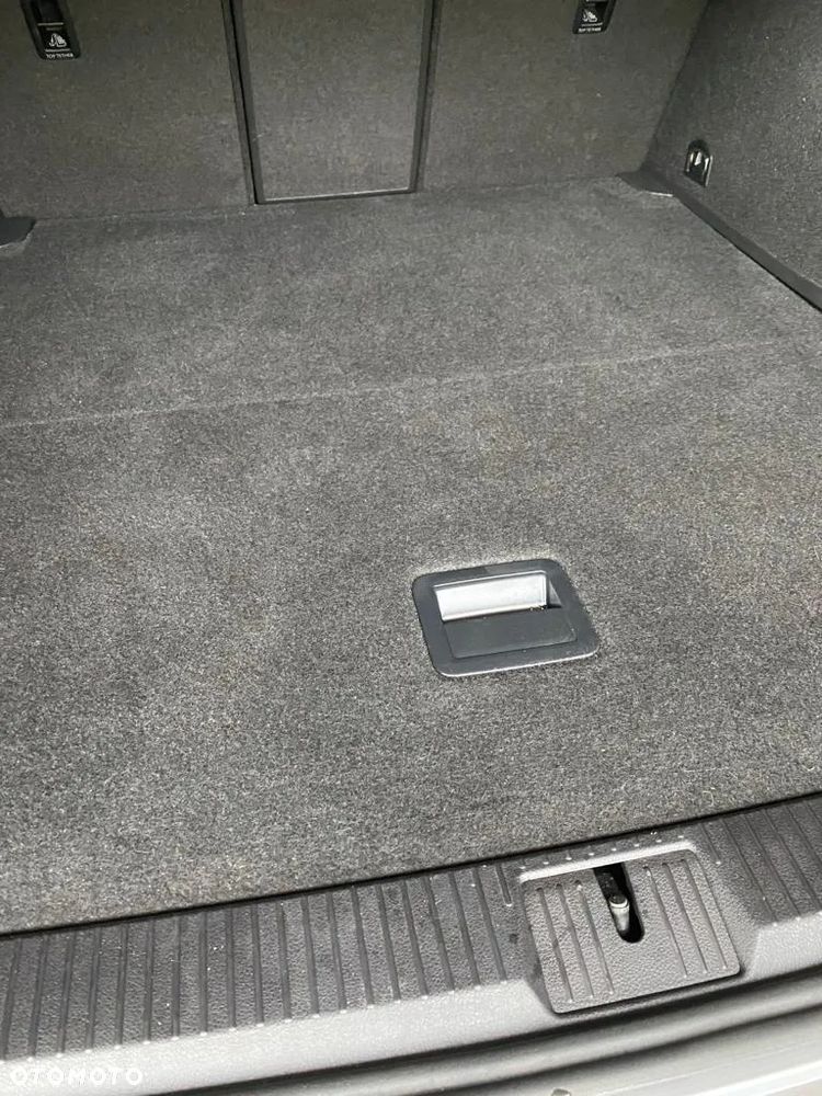 Volkswagen Passat Variant 2.0 TDI SCR DSG Elegance - 9