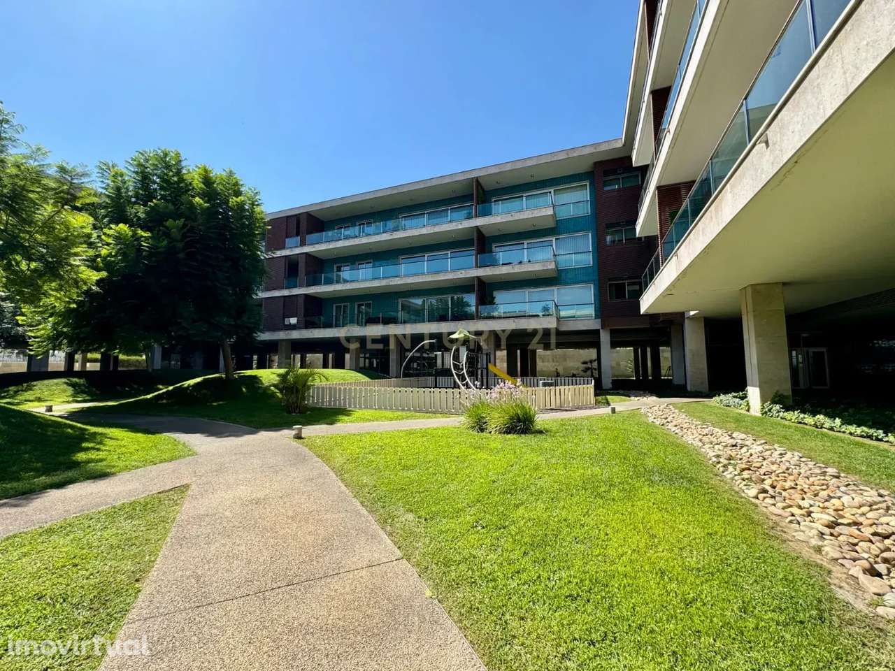 Apartamento T4 Mobilado à Venda em Condomínio Fechado com Piscina - Grande imagem: 3/21