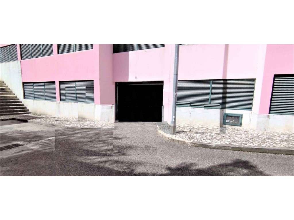 Conjunto de 31 parqueamentos em Sacavém, Loures - Grande imagem: 2/4