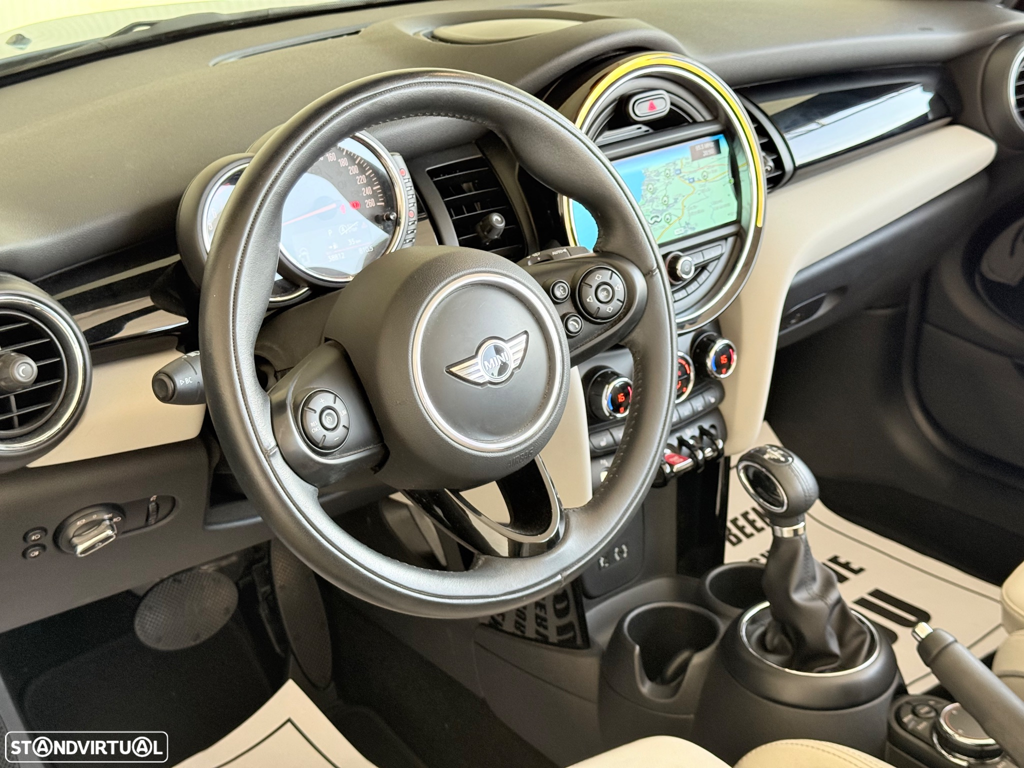 MINI Cabrio Cooper Auto. Essential - 34