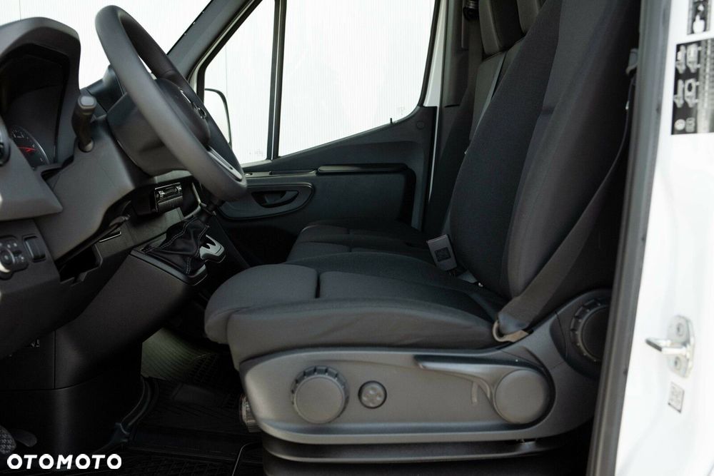 Mercedes-Benz Sprinter - 25