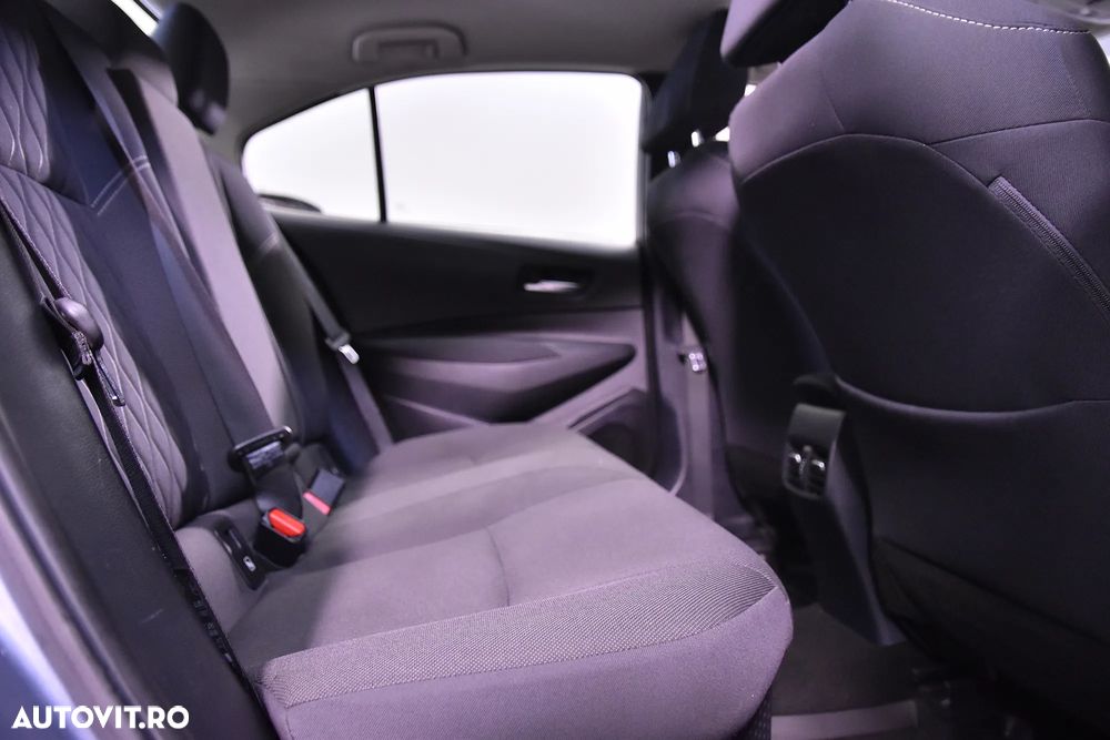 Toyota Corolla 1.8 HSD Business - 12