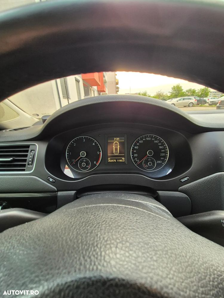 Volkswagen Jetta 1.6 TDI Life - 7