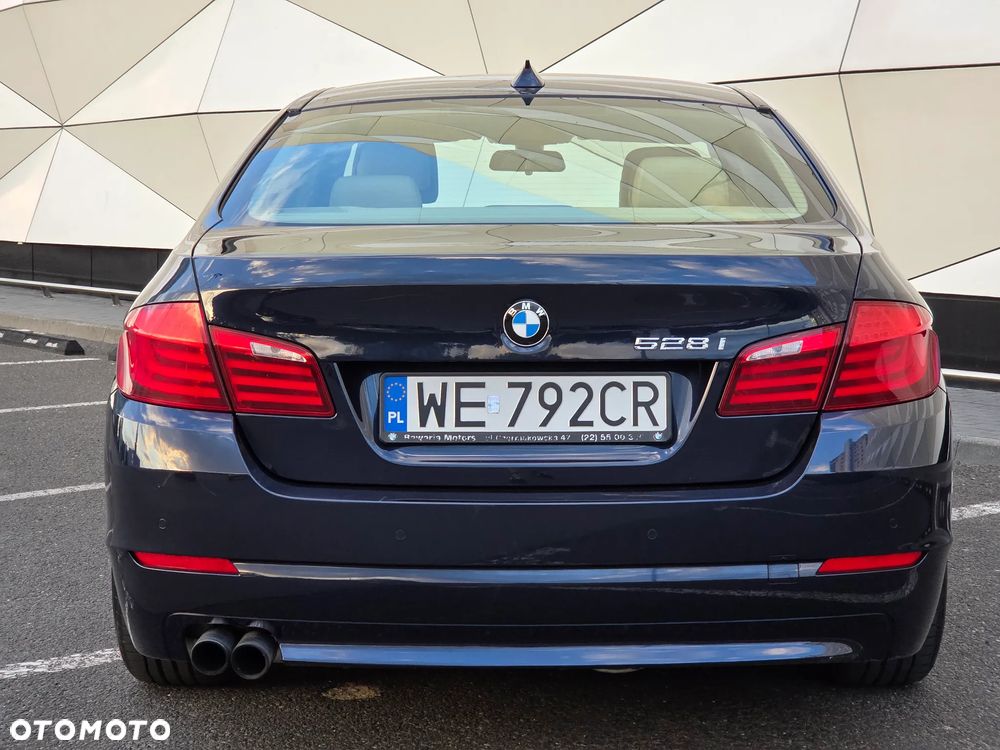 BMW Seria 5 528i xDrive - 30