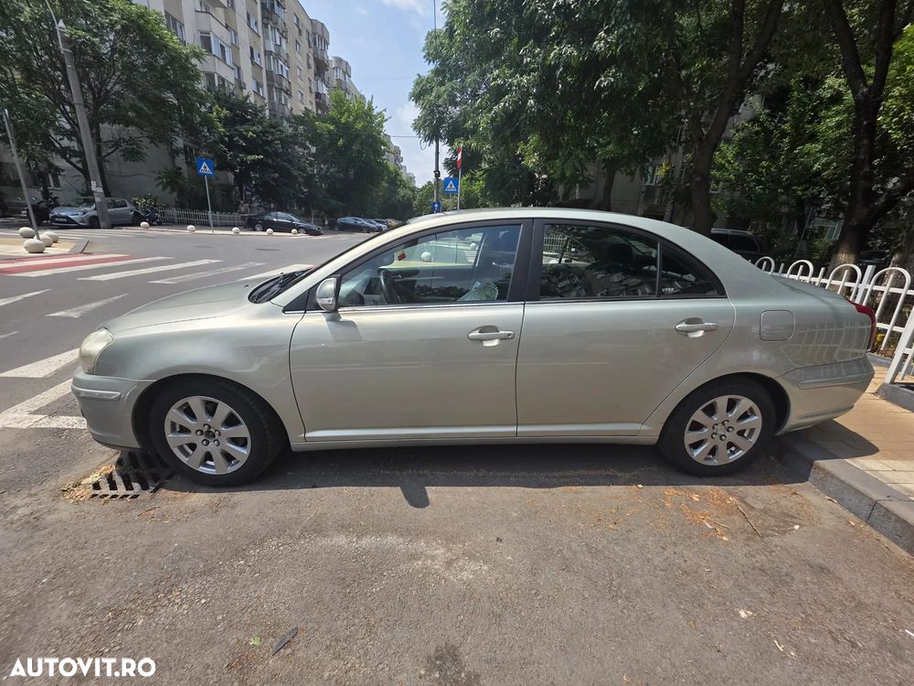 Toyota Avensis 2.0 D-4D Sedan Luna - 1