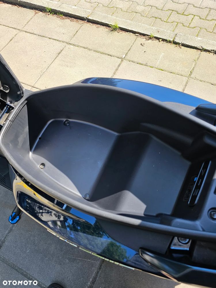 Kymco Skytown - 3