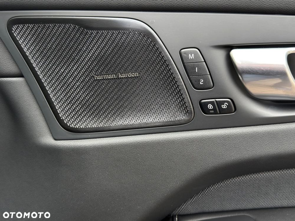 Volvo XC 60 B4 D AWD Geartronic RDesign - 24