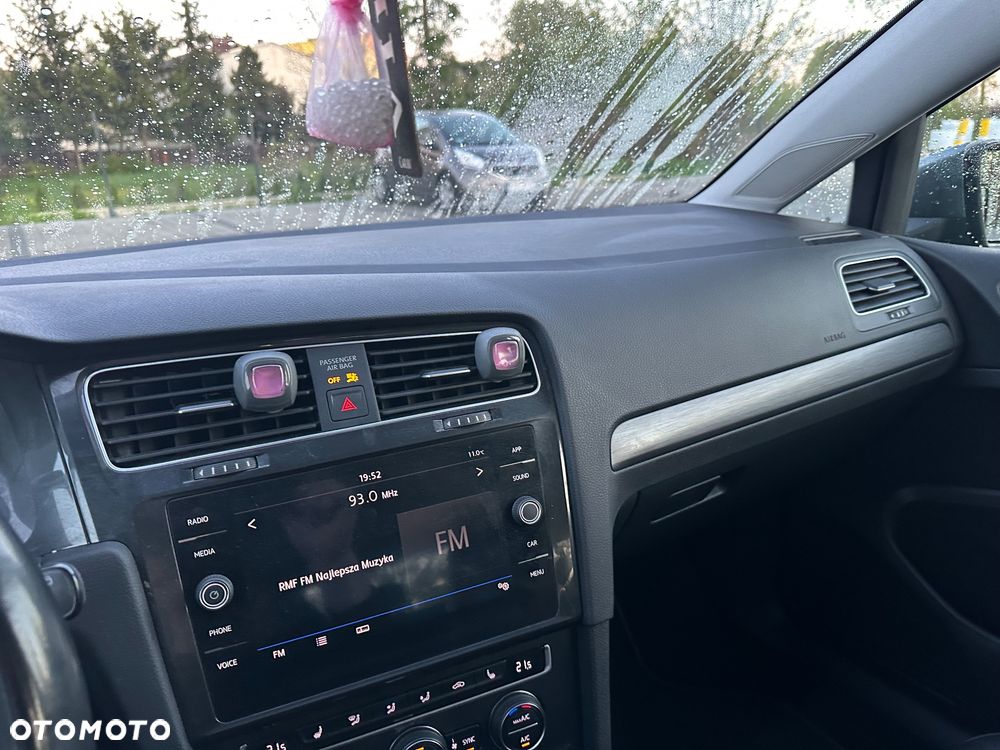 Volkswagen Golf - 22
