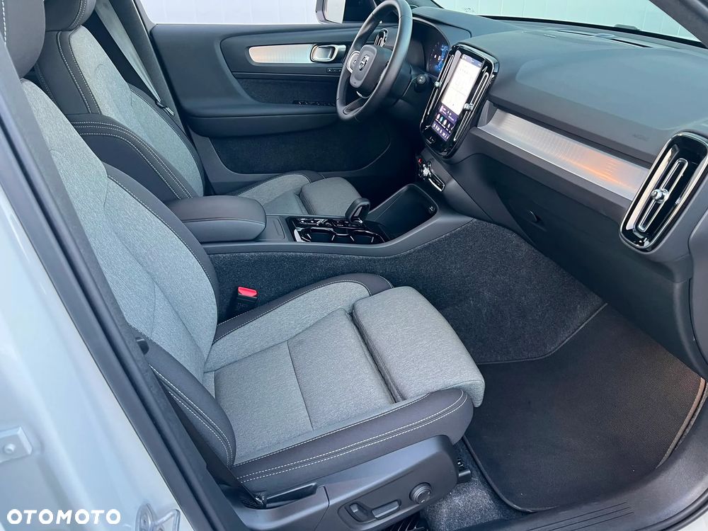 Volvo XC 40 B4 AWD Plus Dark - 19