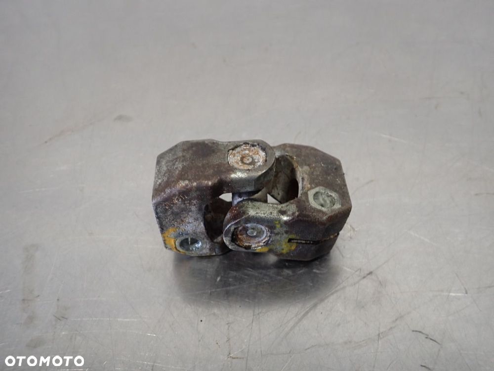 KRZYŻAK KOLUMNY KIEROWNICZEJ MERCEDES-BENZ T1 310D - 1