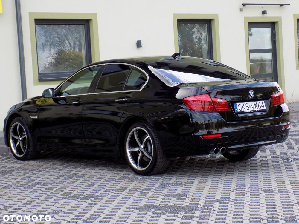BMW Seria 5 525d xDrive - 12