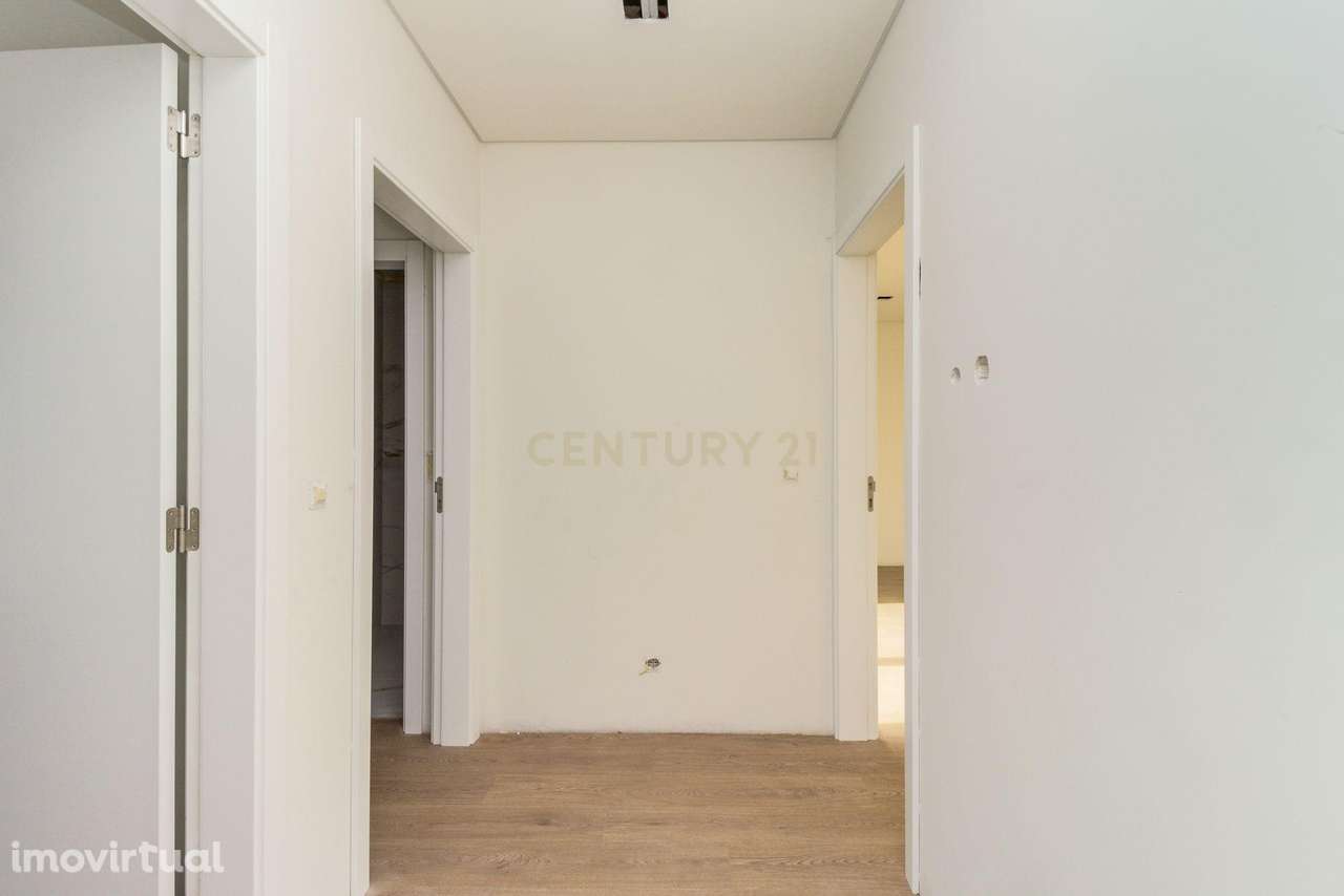 Moradia T3 em Banda junto ao Belas Clube de Campo. - Grande imagem: 3/48