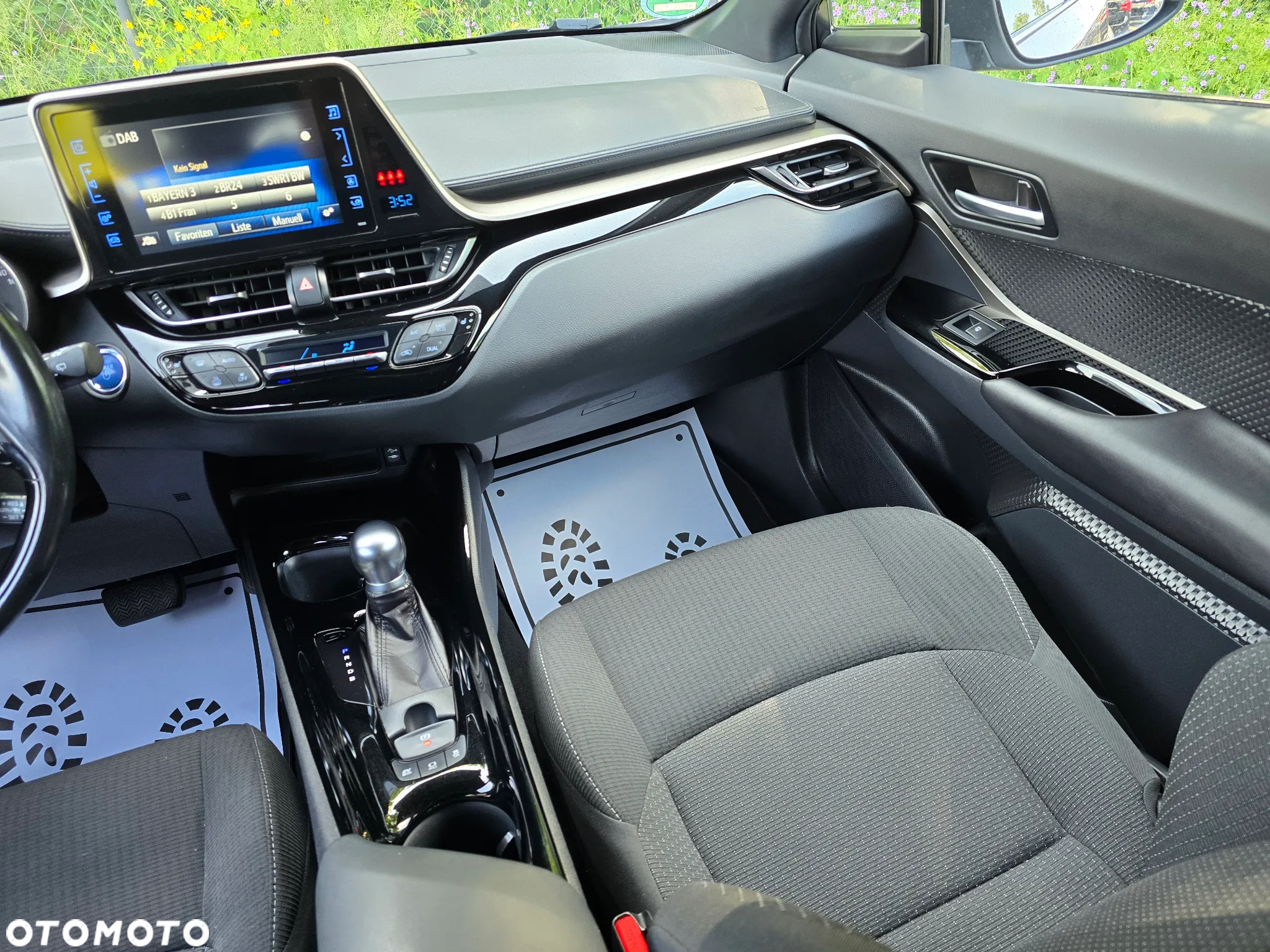 Toyota C-HR 1.8 Hybrid Team Deutschland - 27