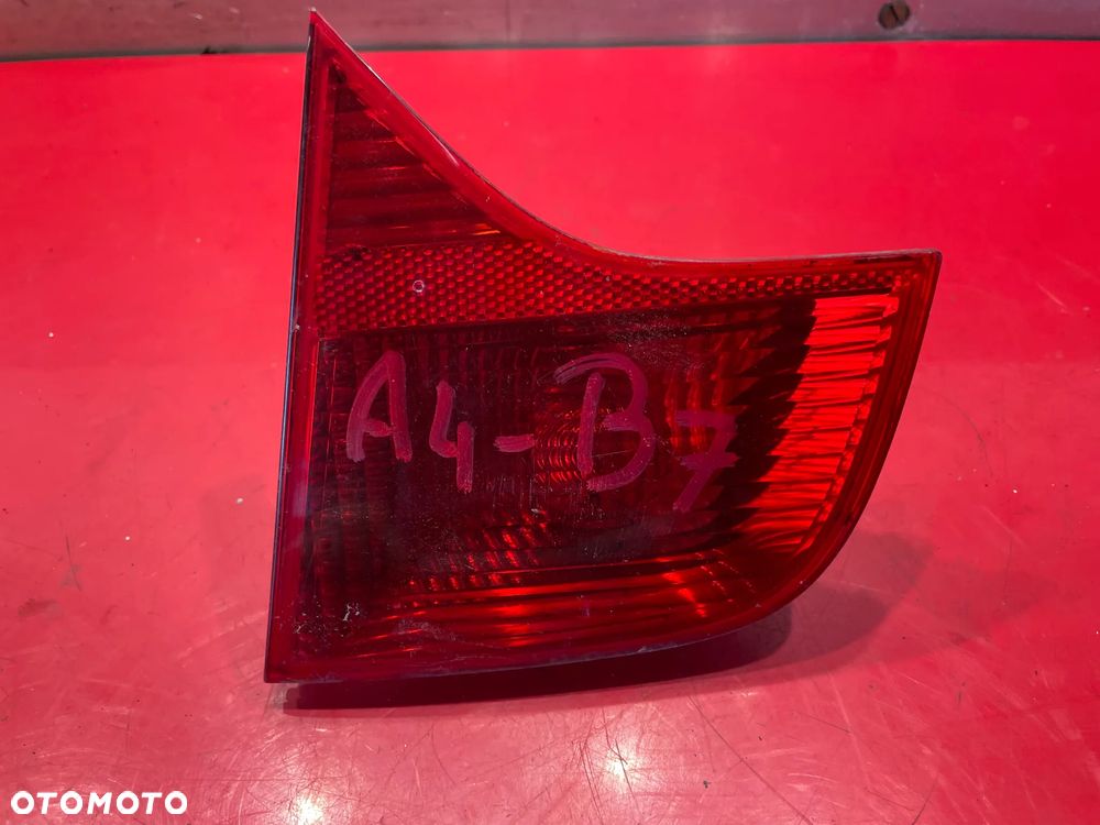 LAMPA PRAWA TYLNA W KLAPIE AUDI A4 B7 96503802 - 1