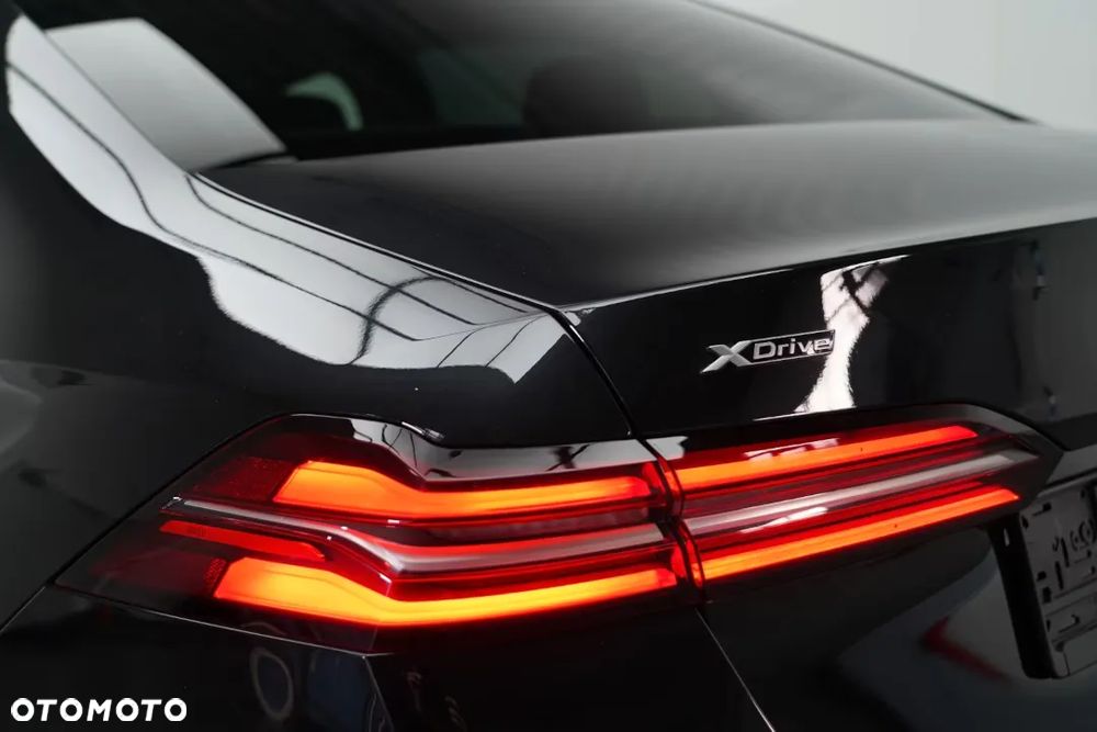 BMW Seria 5 520d xDrive mHEV M Sport - 16