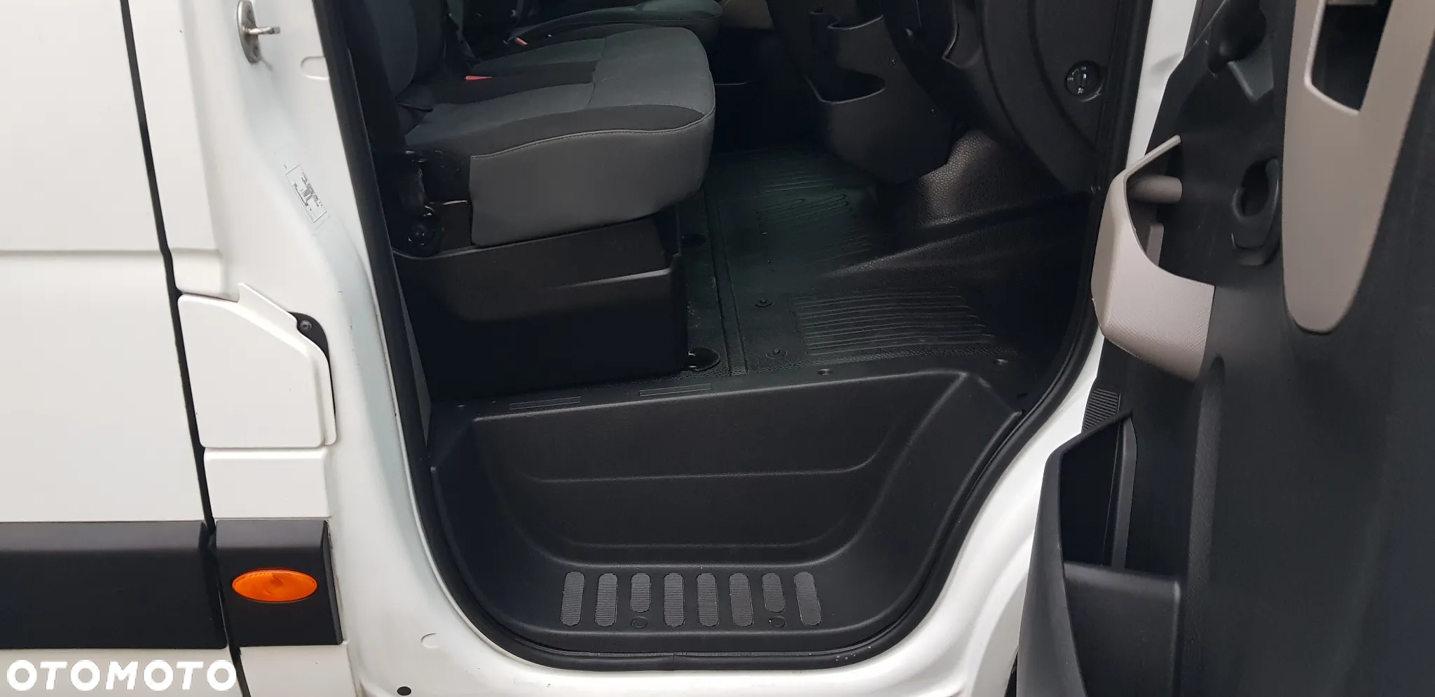 Nissan NV 400 - 17