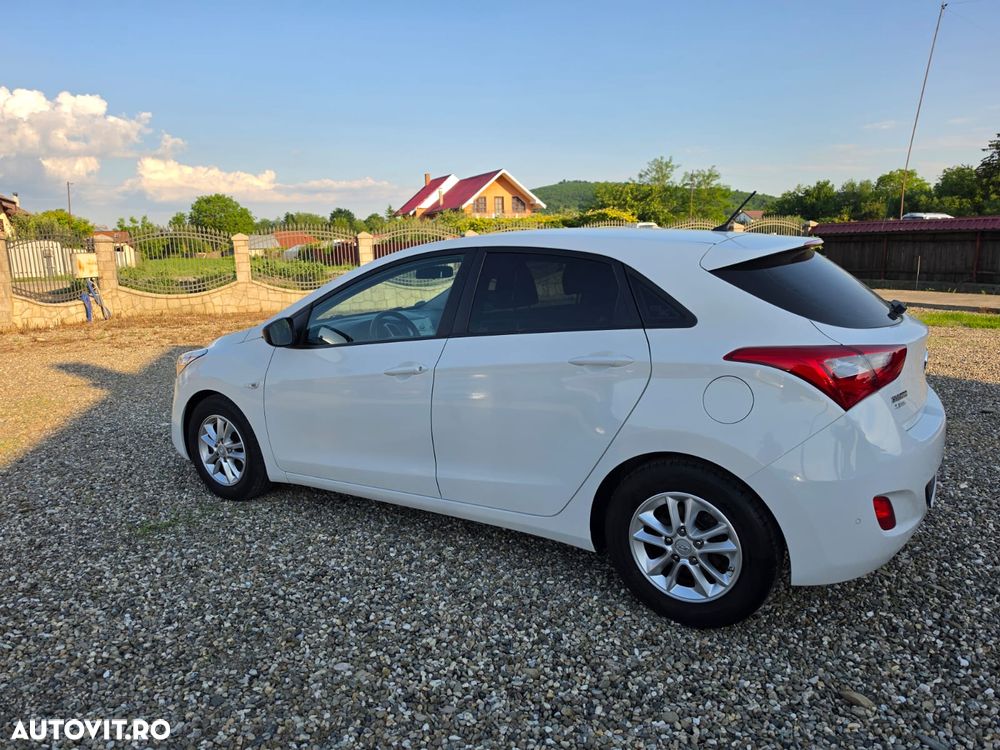 Hyundai i30 i30cw 1.6 Fifa World Cup Edition - 4