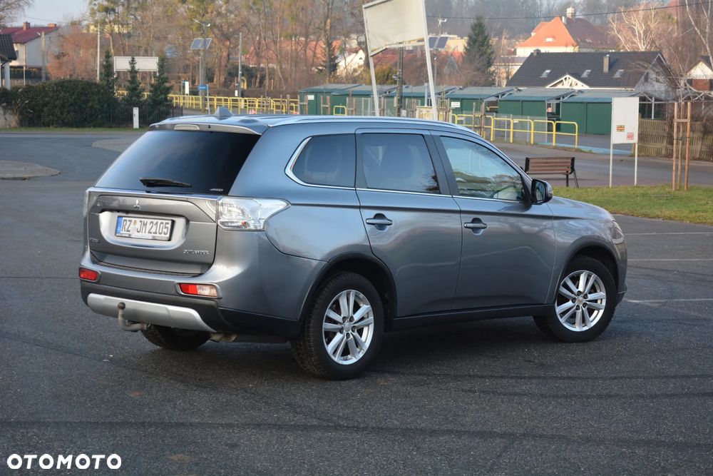 Mitsubishi Outlander - 3