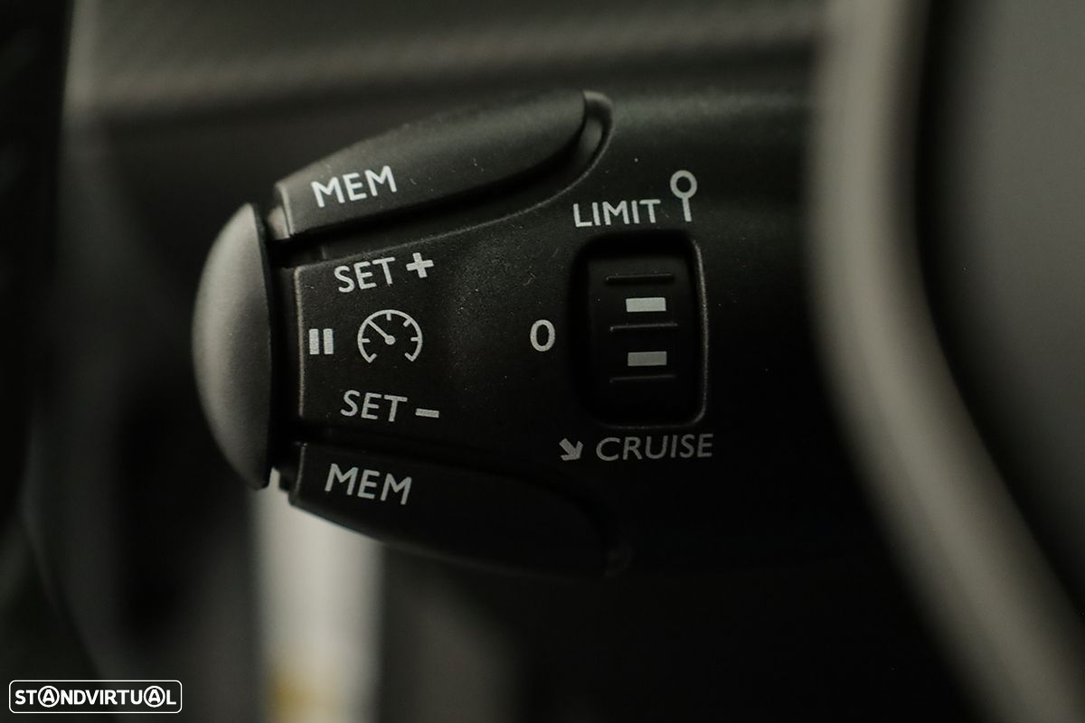 Peugeot 2008 1.2 PureTech Allure EAT8 - 18