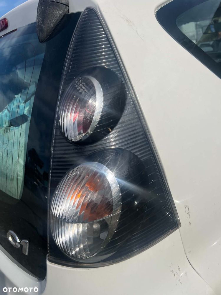 Lampa tylna prawa/lewa/LAMPY TYLNE Citroen C1 pierwszej generacji / I Hatchaback 2005-2014r.