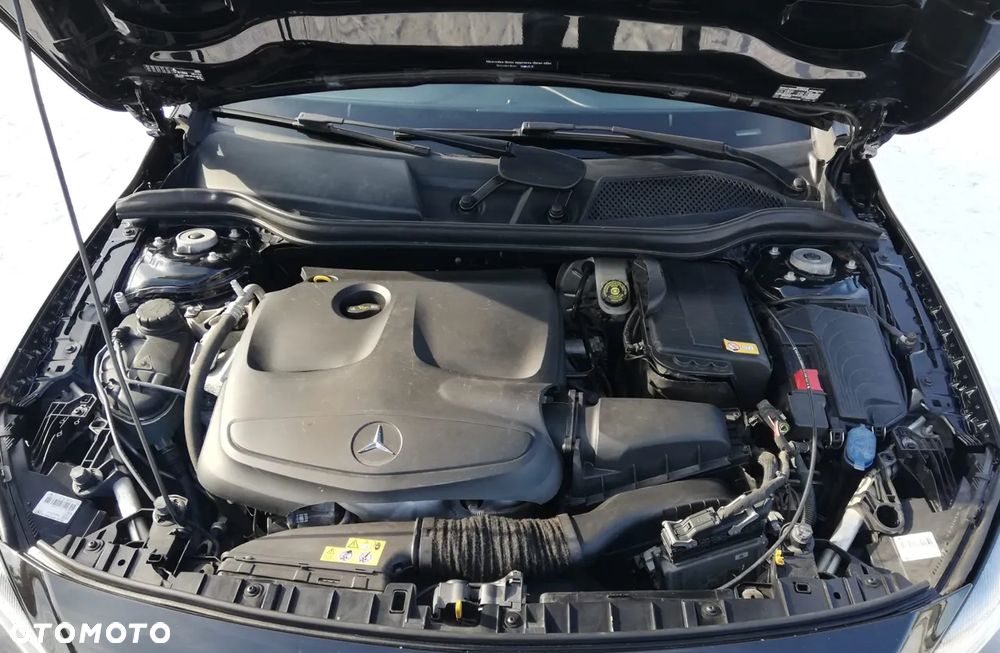 Mercedes-Benz GLA 250 4Matic 7G-DCT - 19