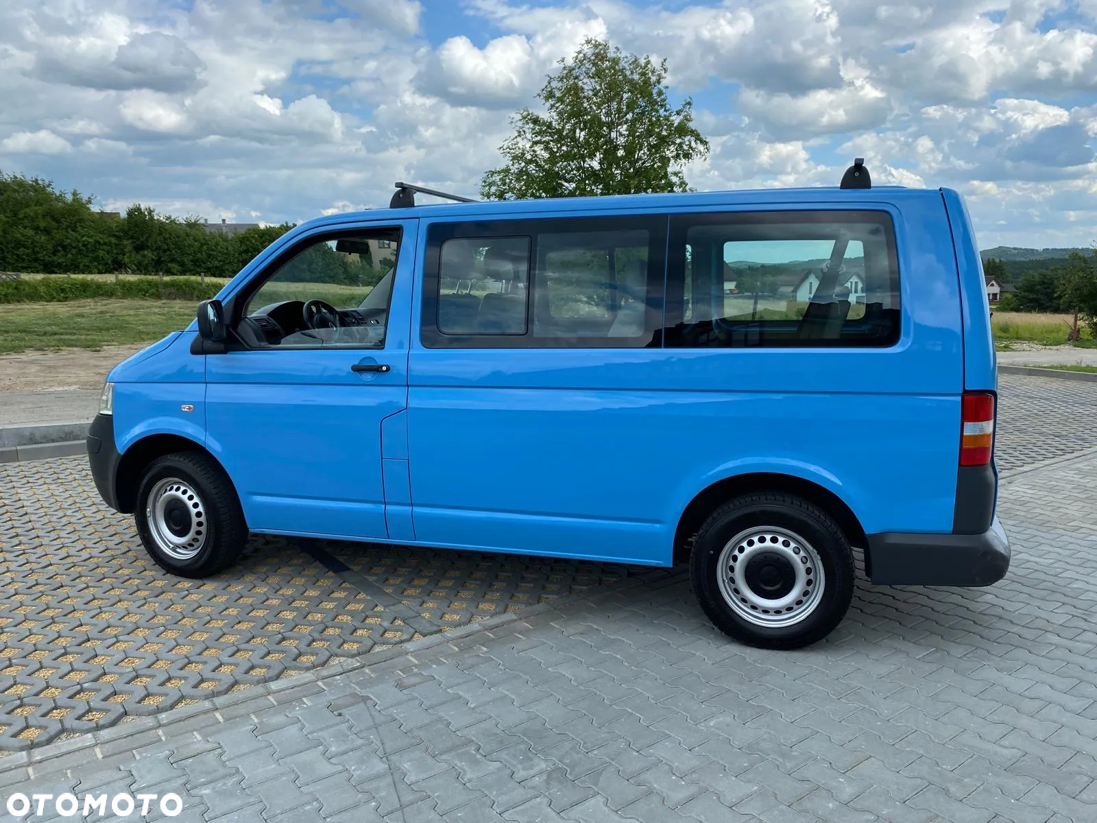 Volkswagen Caravelle - 12