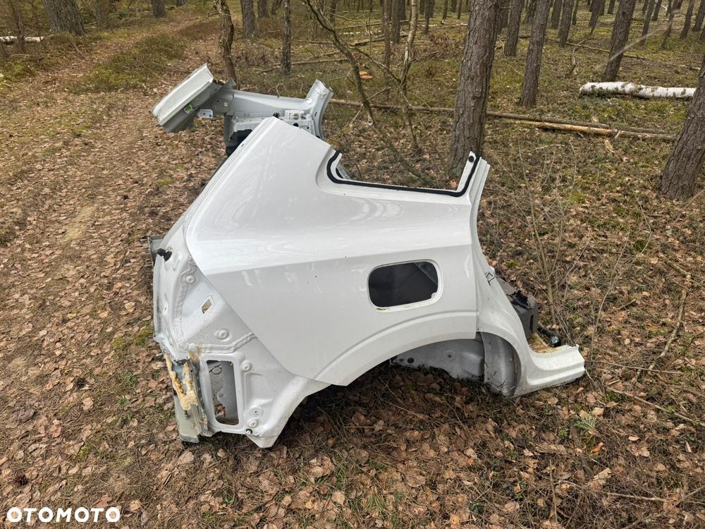 Prawy tylny błotnik xc60 21r 707 biała perła 2990zl